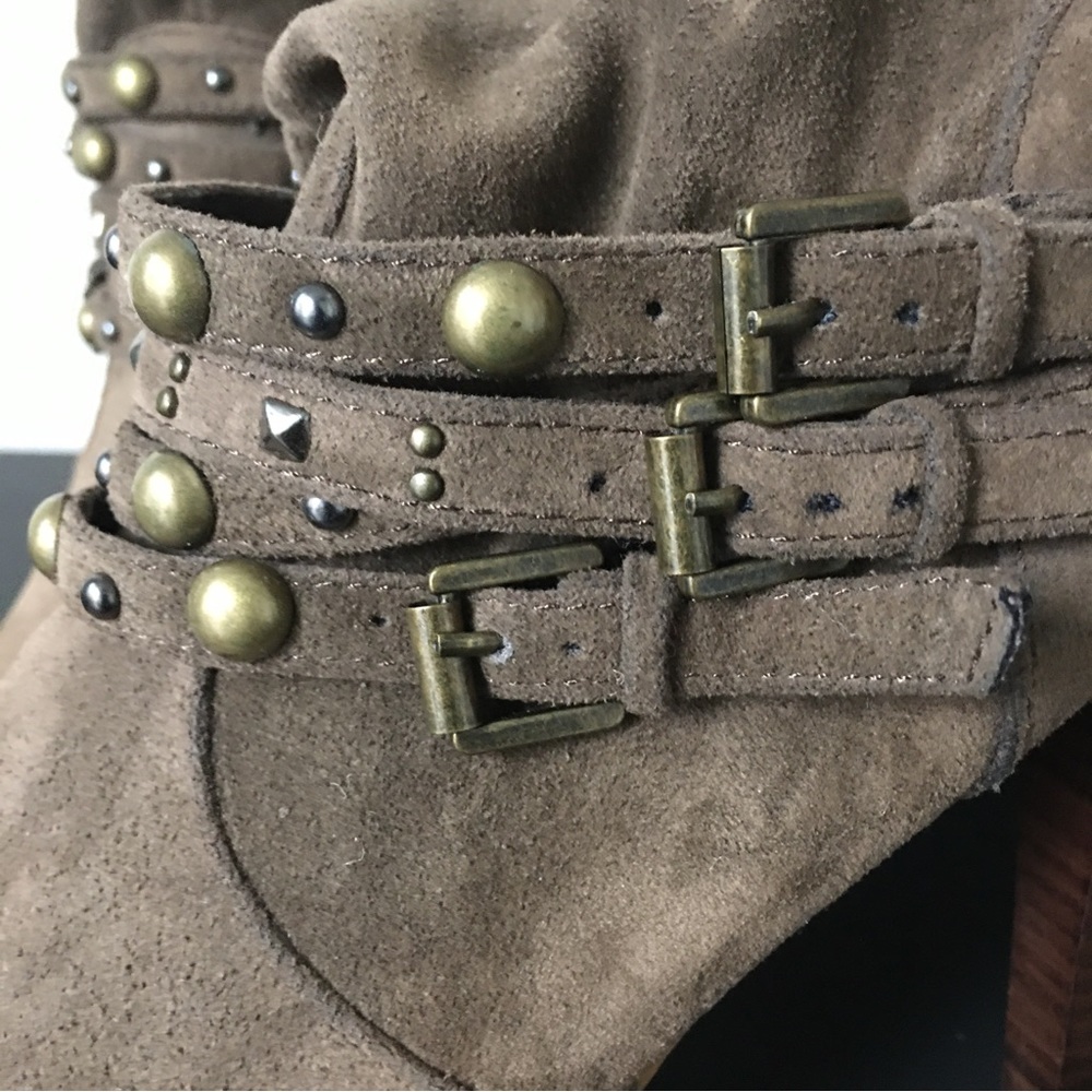 Bakers Lexie Knee High Stiletto Boots Studded Faux Suede Taupe 7.5B Platform - Picture 6 of 12